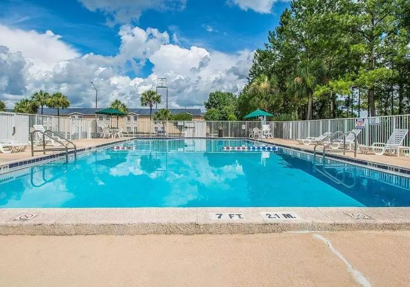 Hotelli Rodeway Inn Gainesville   University Area