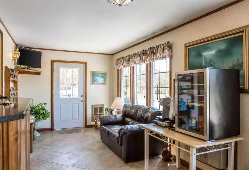 Отель Rodeway Inn Waterford  New London