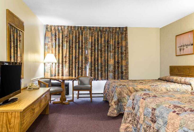 בית מלון כפרי Rodeway Inn Waterford New London