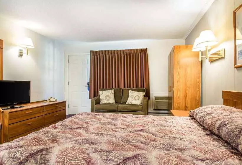 Отель Rodeway Inn Waterford  New London