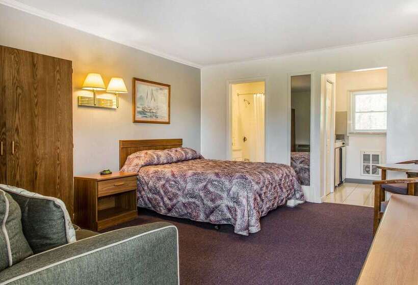 בית מלון כפרי Rodeway Inn Waterford New London
