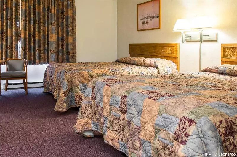 Отель Rodeway Inn Waterford  New London