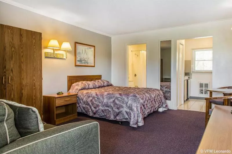 Отель Rodeway Inn Waterford  New London