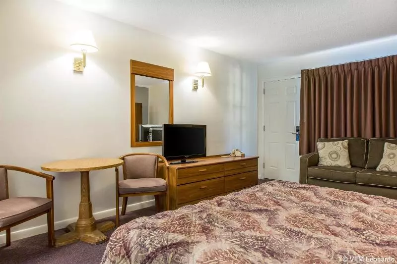 Отель Rodeway Inn Waterford  New London