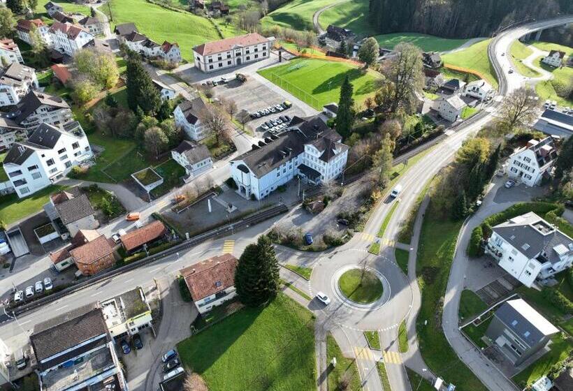 هتل & Spezialitatenrestaurant Zur Linde