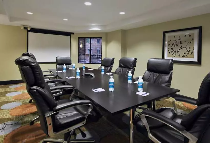 Отель Staybridge Suites Tysons   Mclean, An Ihg