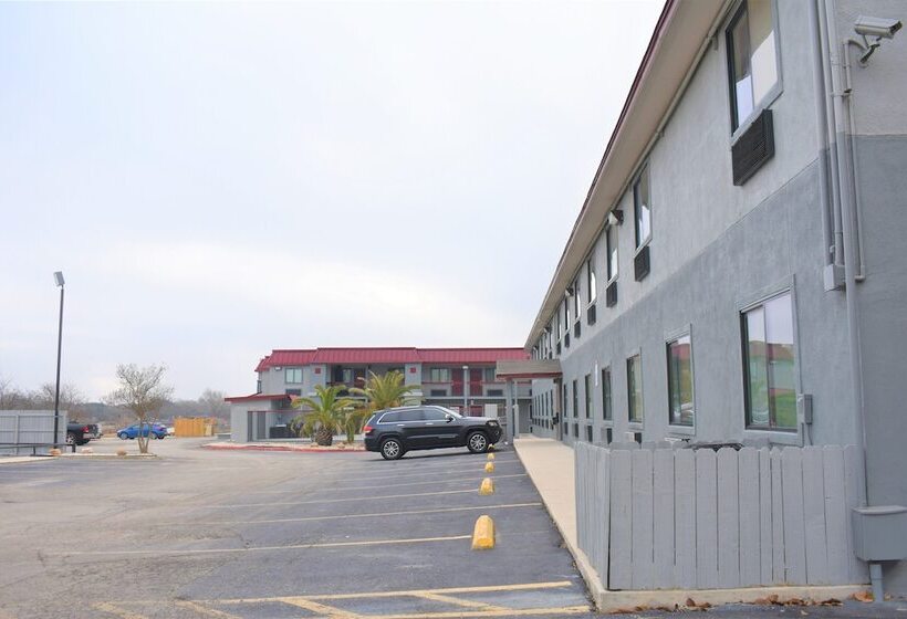 酒店 Super 8 By Wyndham New Braunfels I35