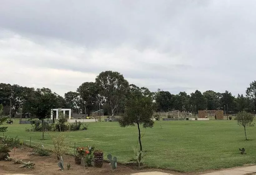 Aamiaismajoitus (B&B) Ayana Country Lodge