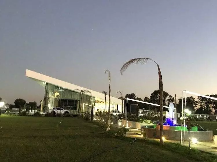 Aamiaismajoitus (B&B) Ayana Country Lodge