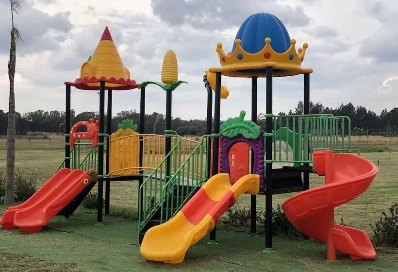 Aamiaismajoitus (B&B) Ayana Country Lodge