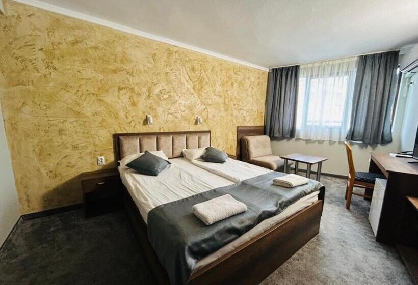 Family Hotel Familia