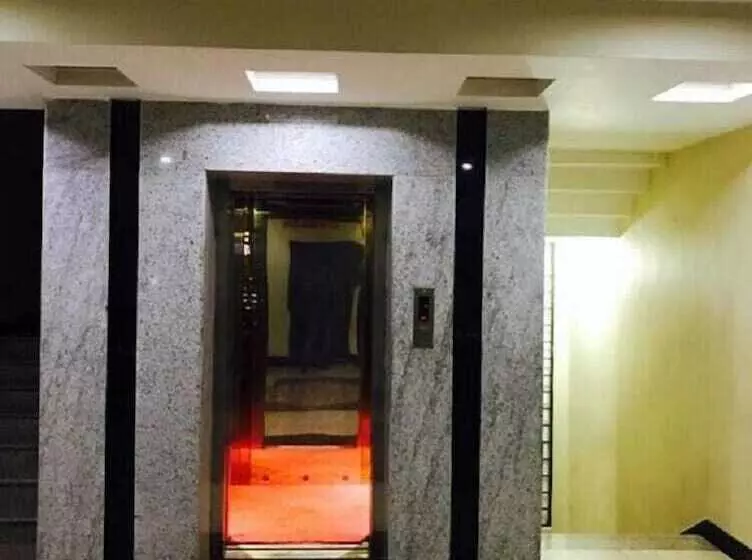 ホテル Iroomz Vaishali Residency