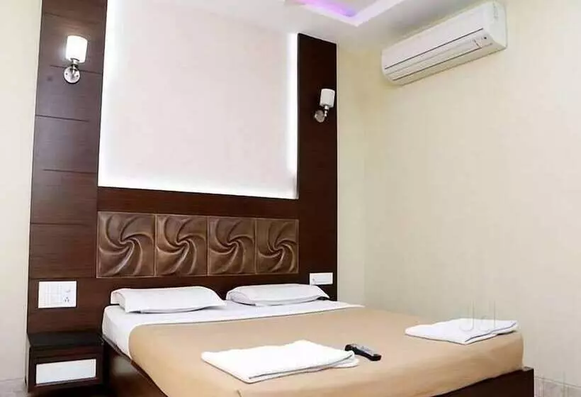 ホテル Iroomz Vaishali Residency