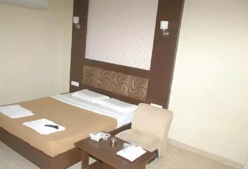 ホテル Iroomz Vaishali Residency