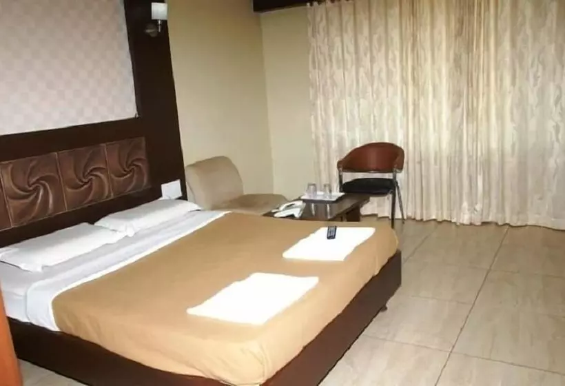 ホテル Iroomz Vaishali Residency