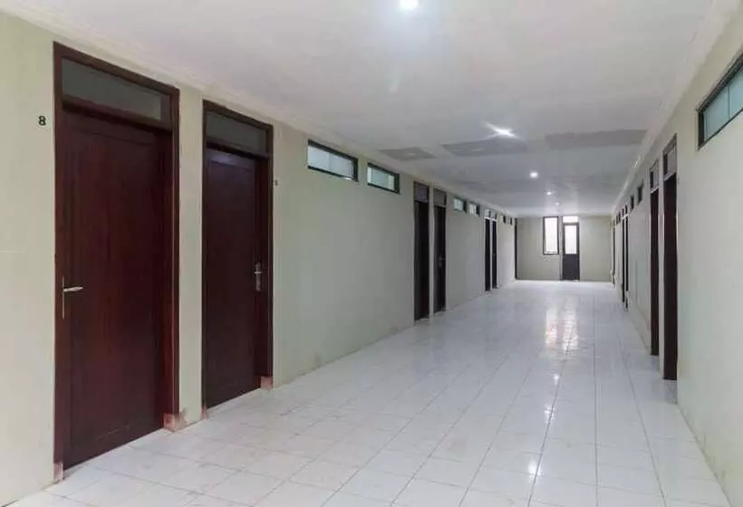 Hotelli Reddoorz Near Cikampek Mall Karawang
