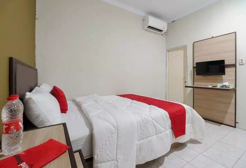 Hotelli Reddoorz Near Cikampek Mall Karawang
