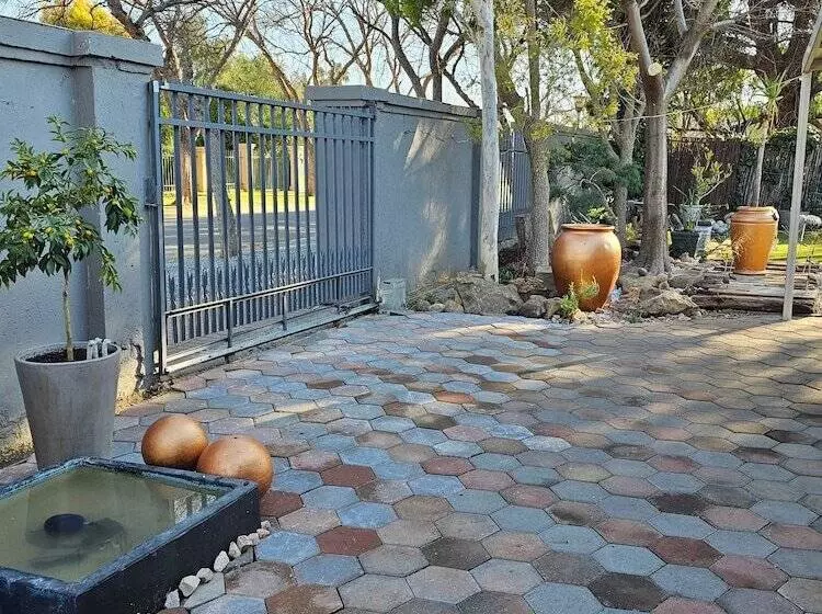 Majatalo 51 On Church Guesthouse