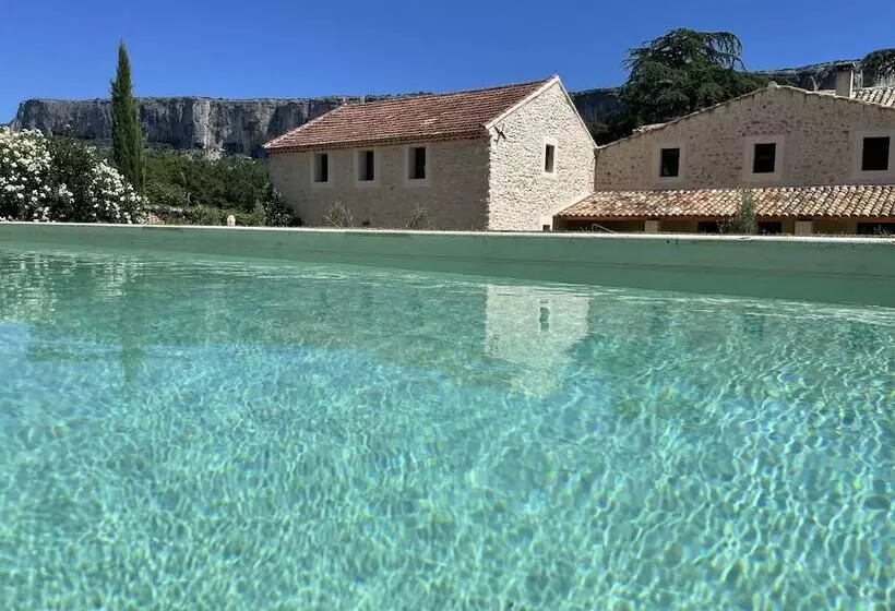 Aamiaismajoitus (B&B) Le Mas Aux Cedres   Teritoria