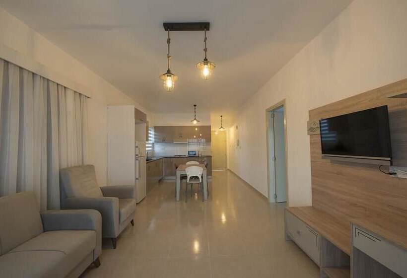 Deniz Airport Suites