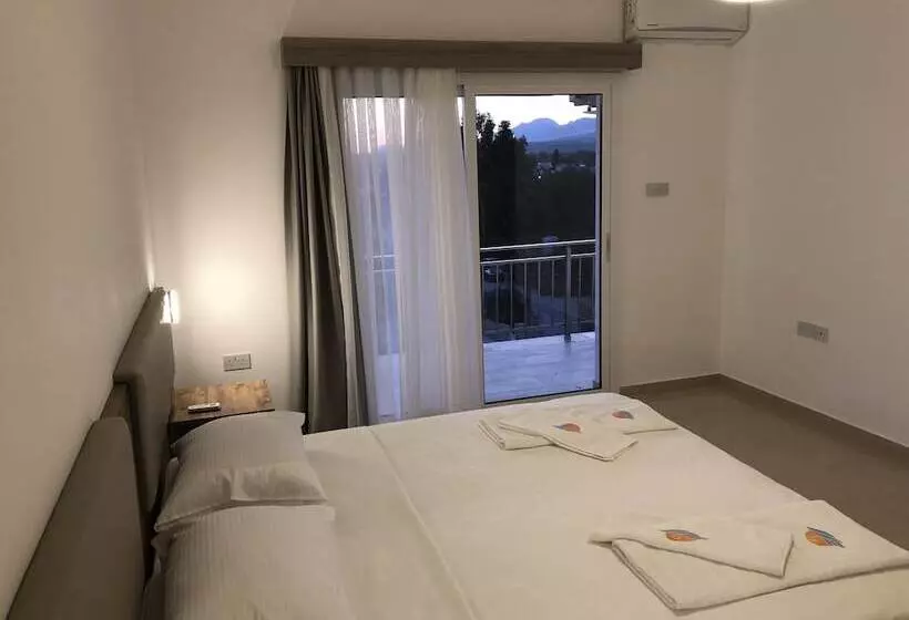 Deniz Airport Suites