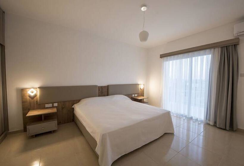 Deniz Airport Suites