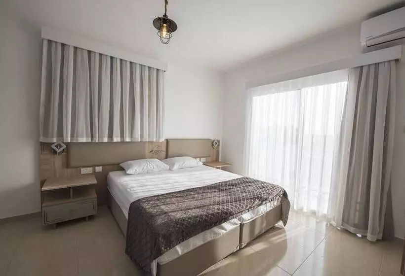 Deniz Airport Suites