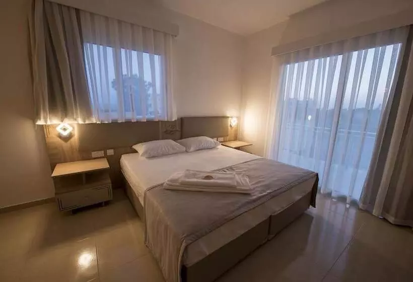 Deniz Airport Suites