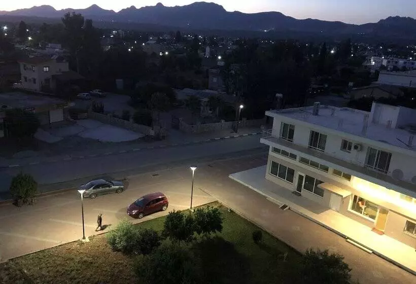 Deniz Airport Suites