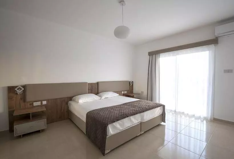 Deniz Airport Suites