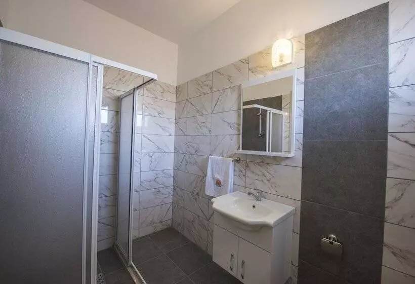 Deniz Airport Suites