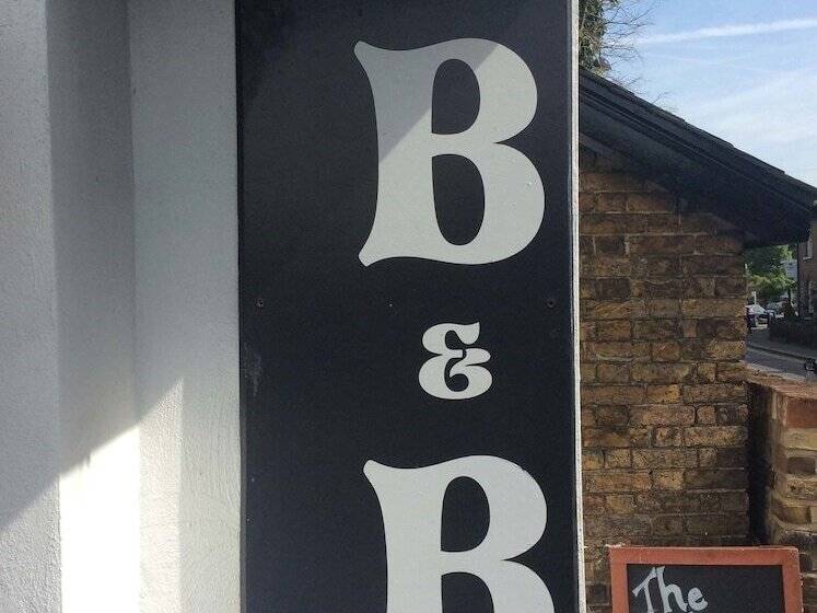 여관 The Watermans Arms