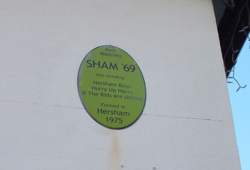 여관 The Watermans Arms