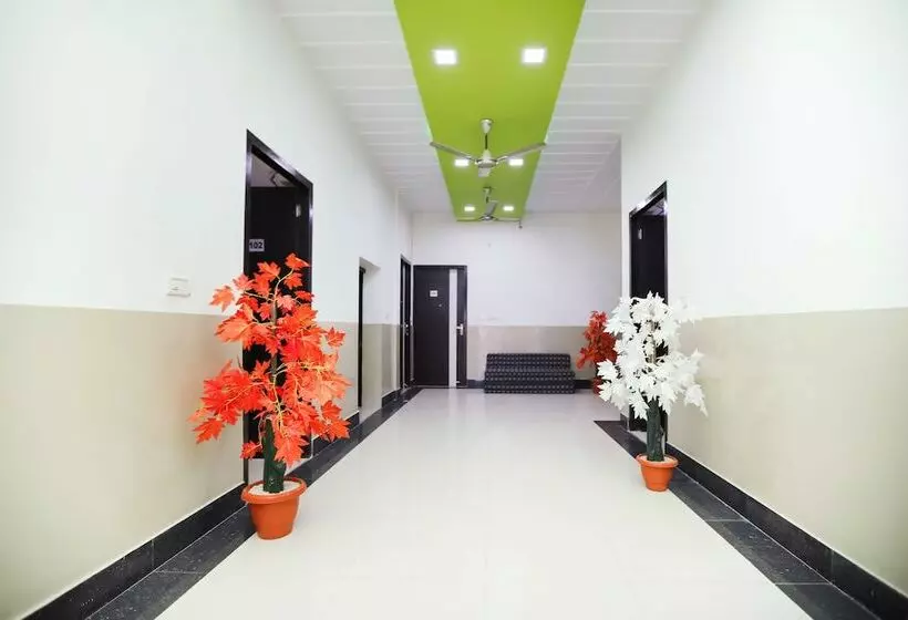 ホテル Azad Garden By Oyo Rooms
