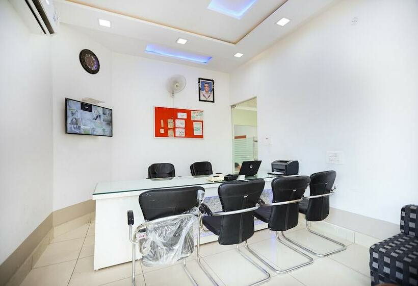 호텔 Azad Garden By Oyo Rooms