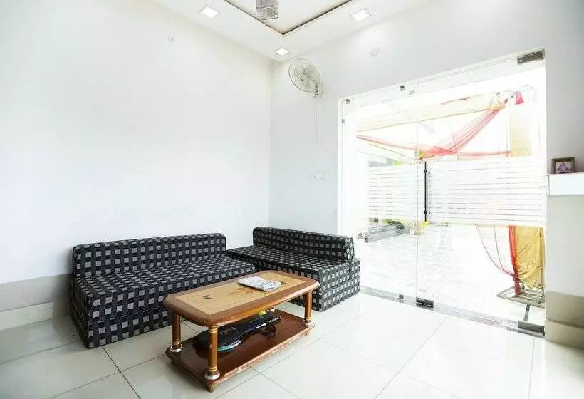 ホテル Azad Garden By Oyo Rooms