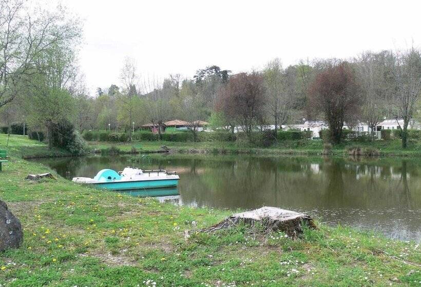 בית מלון כפרי Camping Le Repaire   Tente Aménagée