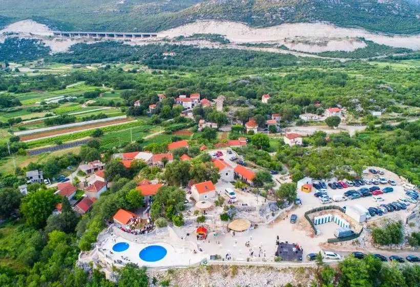 Hotelli Ethno Village Kokorici