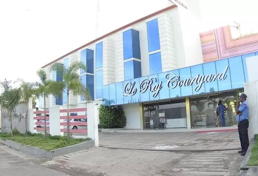 Hotelli Le Raj Courtyard