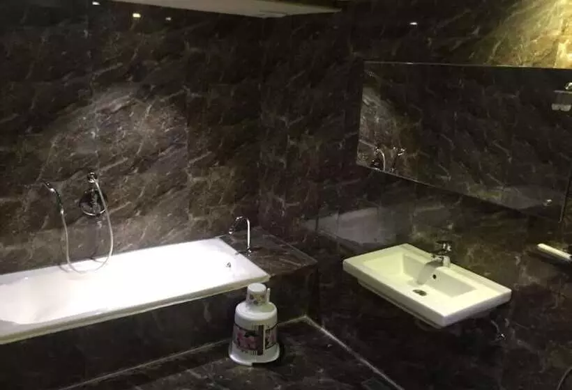 Hotelli Le Raj Courtyard