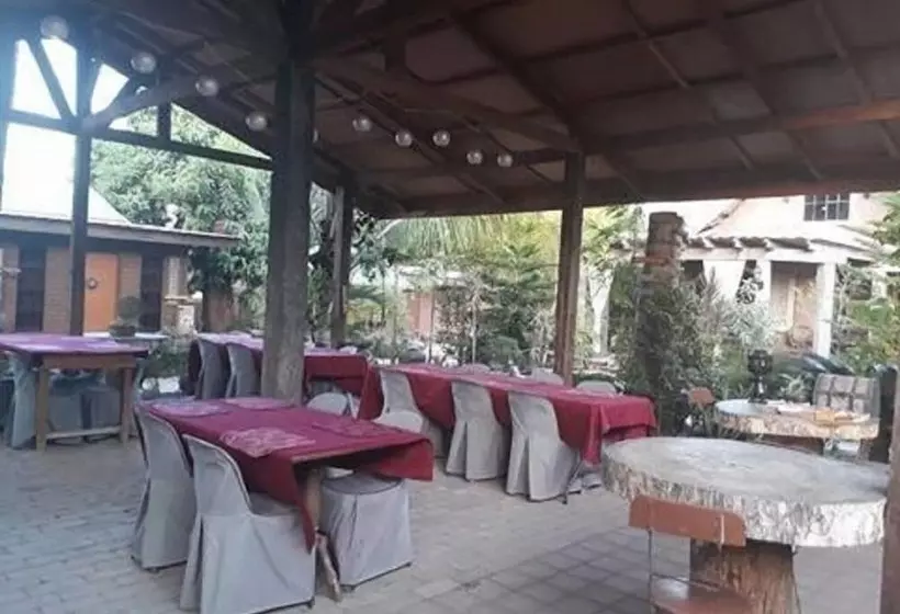 ホテル Majestic Mt Pinatubo Tour And Homestay