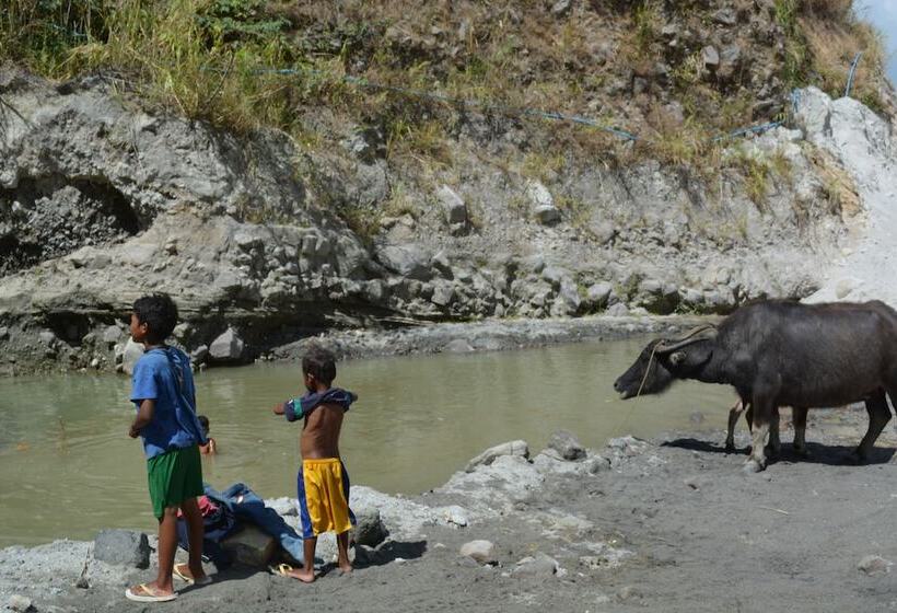 ホテル Majestic Mt Pinatubo Tour And Homestay