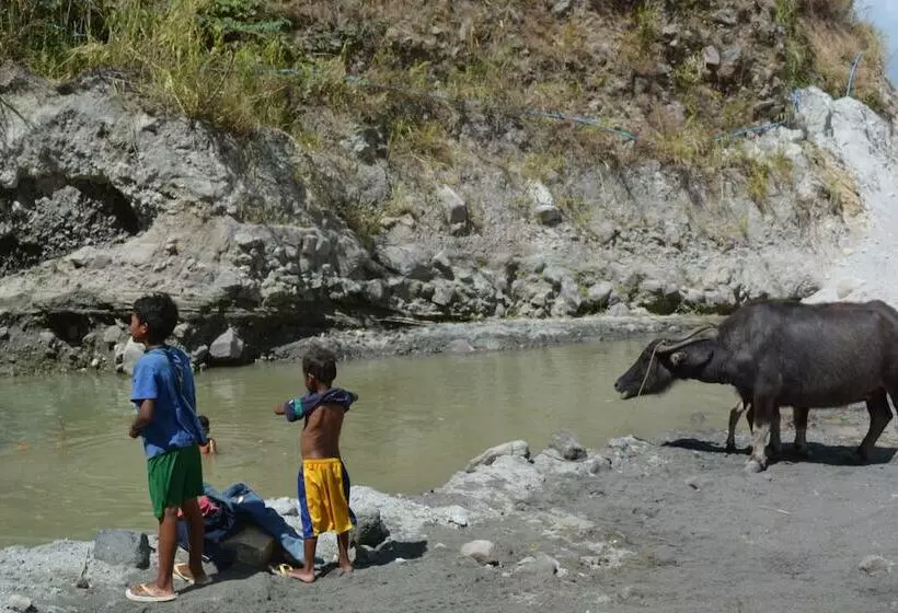 ホテル Majestic Mt Pinatubo Tour And Homestay