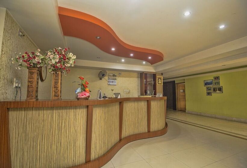 ホテル Nandanik Palace By Oyo Rooms