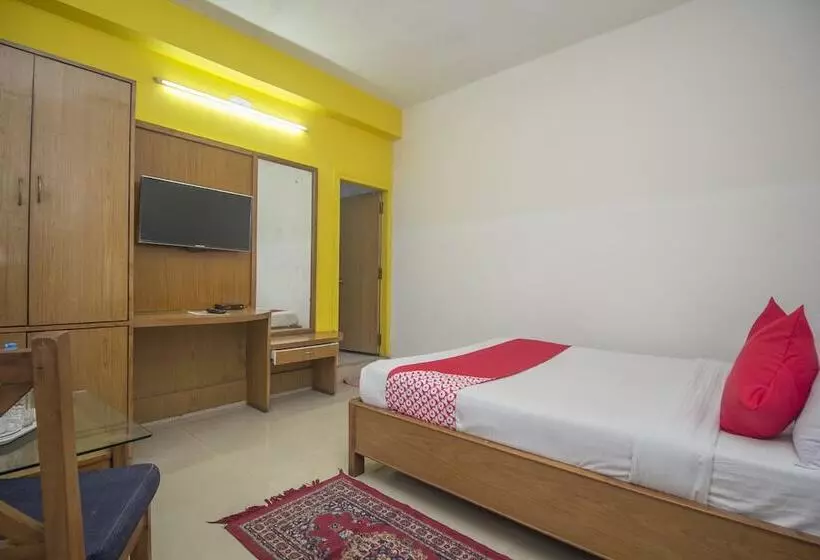 ホテル Nandanik Palace By Oyo Rooms