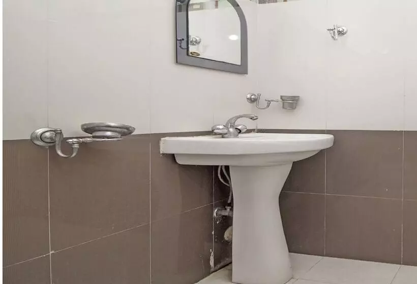 ホテル Nandanik Palace By Oyo Rooms