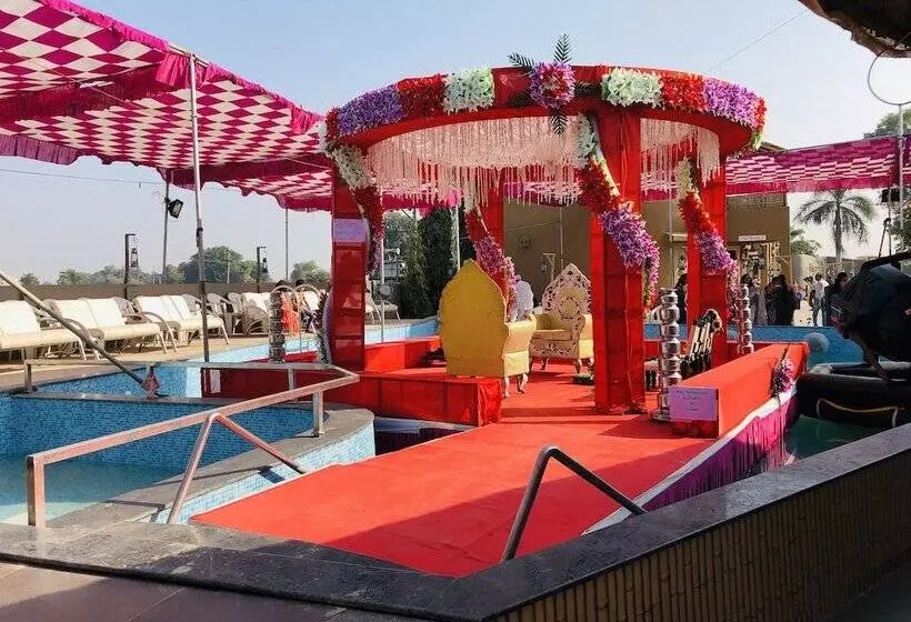 Hotelli Natraj & Resort