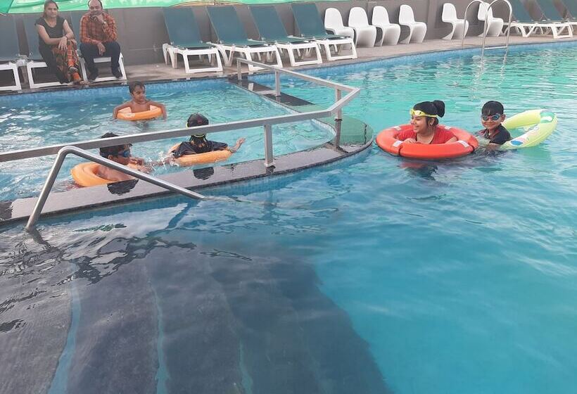 Hotel Natraj & Resort