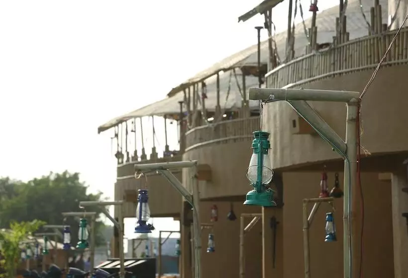 Hotelli Natraj & Resort