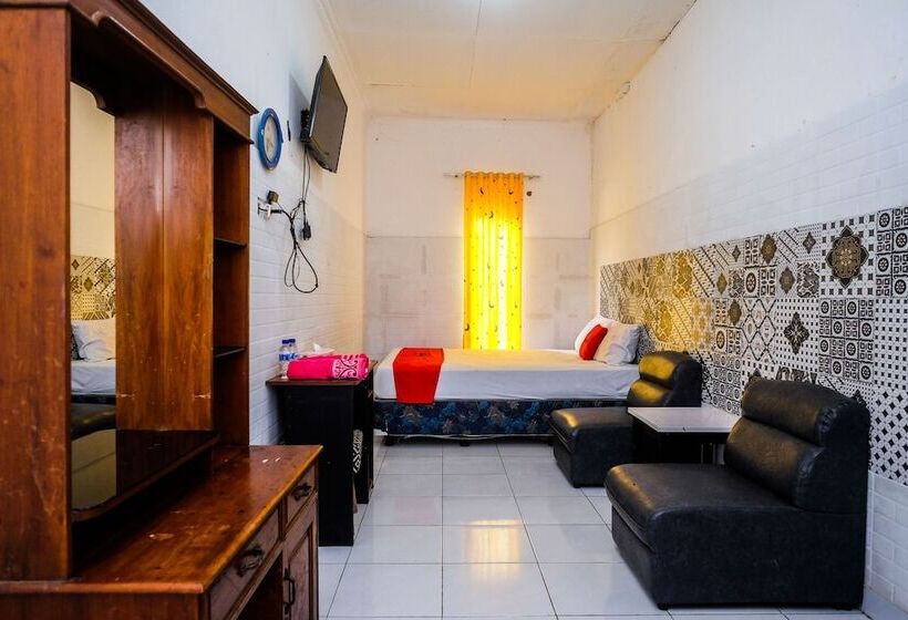 Hotel Reddoorz Syariah @ Colomadu 2